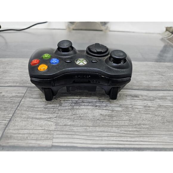 Lot of 2 Xbox Controllers • 1 Wired, 1 Wireless, See Pics for Details [BB] - Picture 5 of 16